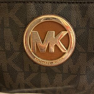 Cross body Michael Kors purse. Brown with chrome detailing
